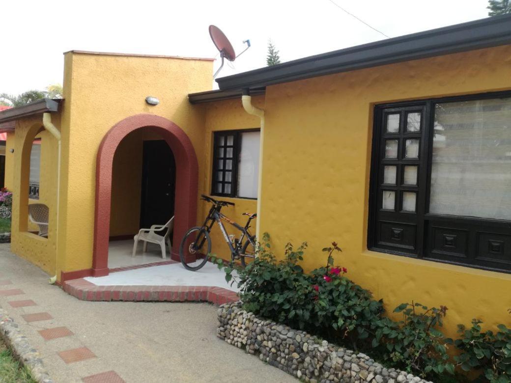 Finca Villa Alegria Chinauta Exterior foto